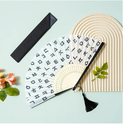 Abanico Plegable de Bambú con Diseño Hangul