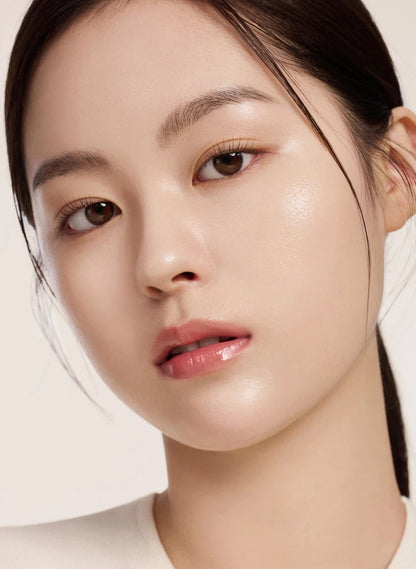 Dinto Woon Cho Blur-Radiance Cushion
